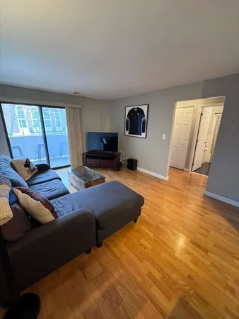 $2,500 | 20 Central Street, Unit 215, Salem, MA 01970