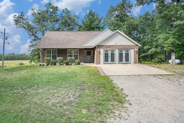 $399,500 | 2715 West 13 Mile Road, Bitely, MI 49309