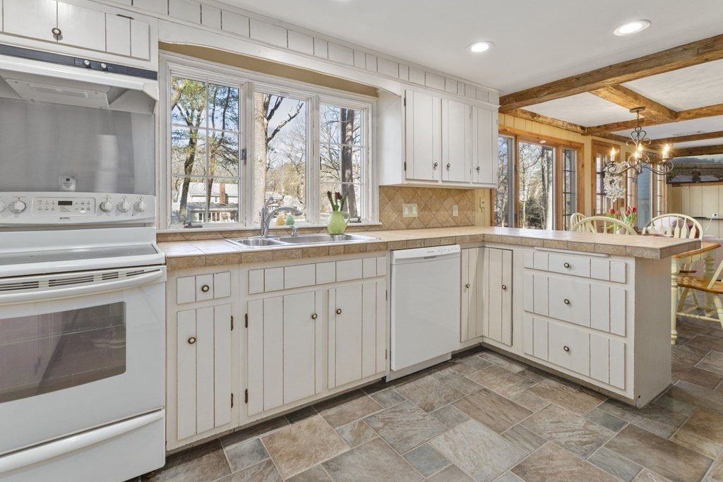 17 Lovell Road Lynnfield, MA 01940 - Photo 15 of 41 Gallery Image 15
