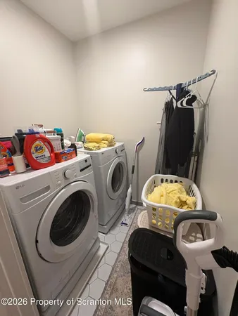 $2,100 | 633 Main Street, Unit 205, Dickson City, PA 18519