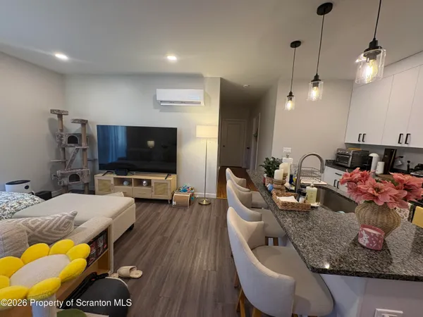 $2,100 | 633 Main Street, Unit 205, Dickson City, PA 18519