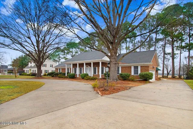 $325,000 | 702 Hillcrest Drive, Mount Olive, NC 28365