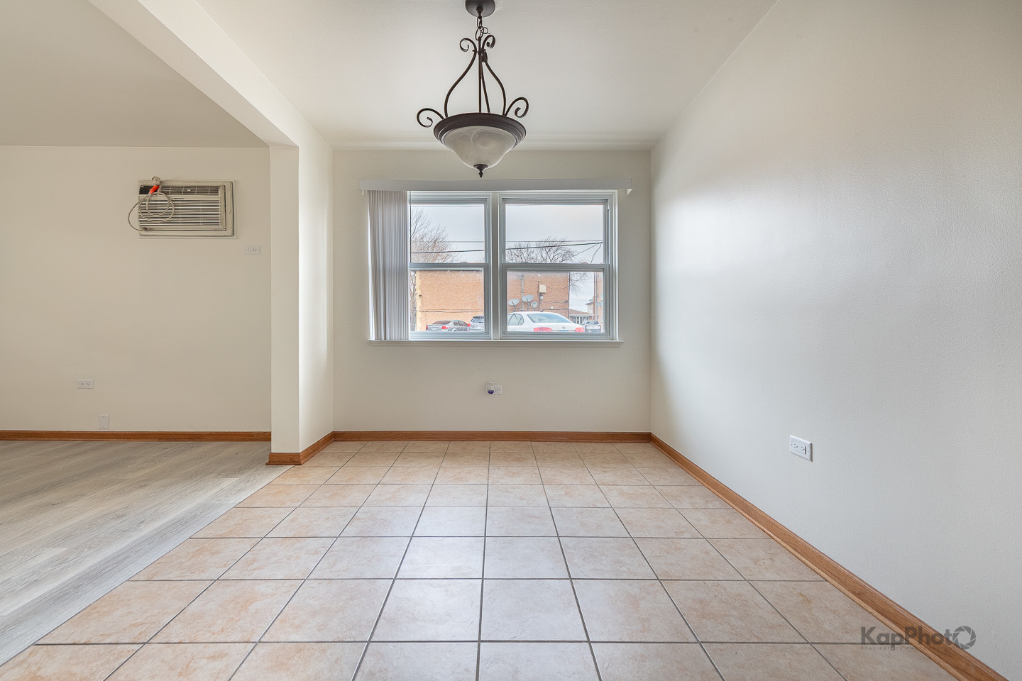 6914 West 65th Street, Unit 7 Chicago, IL 60638 - Photo 11 of 28 a view of an empty room with a window