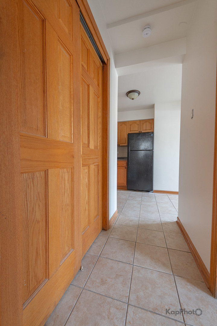 6914 West 65th Street, Unit 7 Chicago, IL 60638 - Photo 16 of 28 a view of a entryway