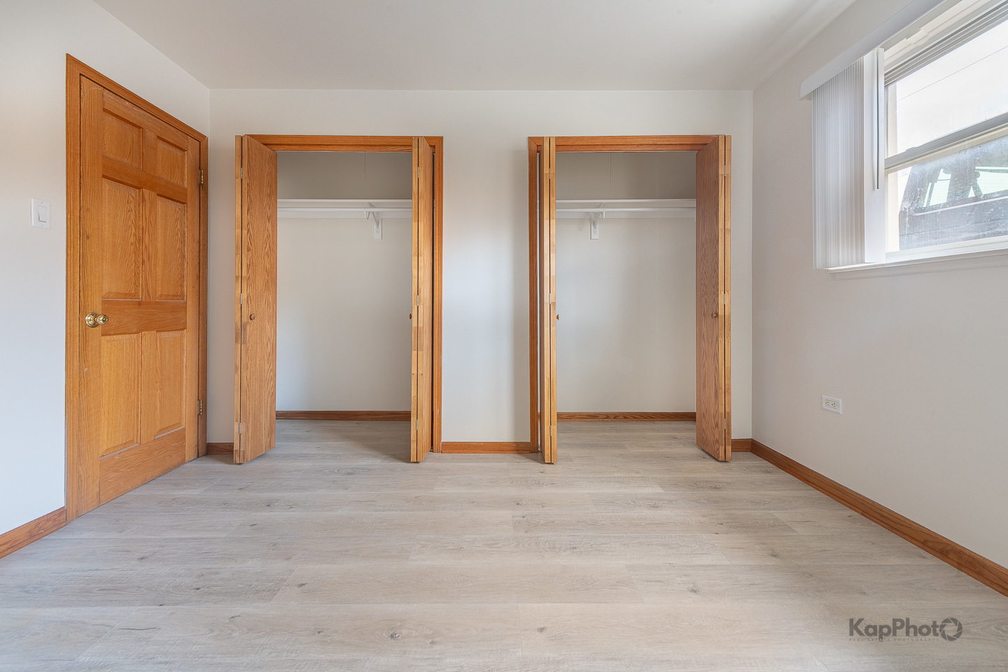 6914 West 65th Street, Unit 7 Chicago, IL 60638 - Photo 17 of 28 a view of an empty room with window and closet area