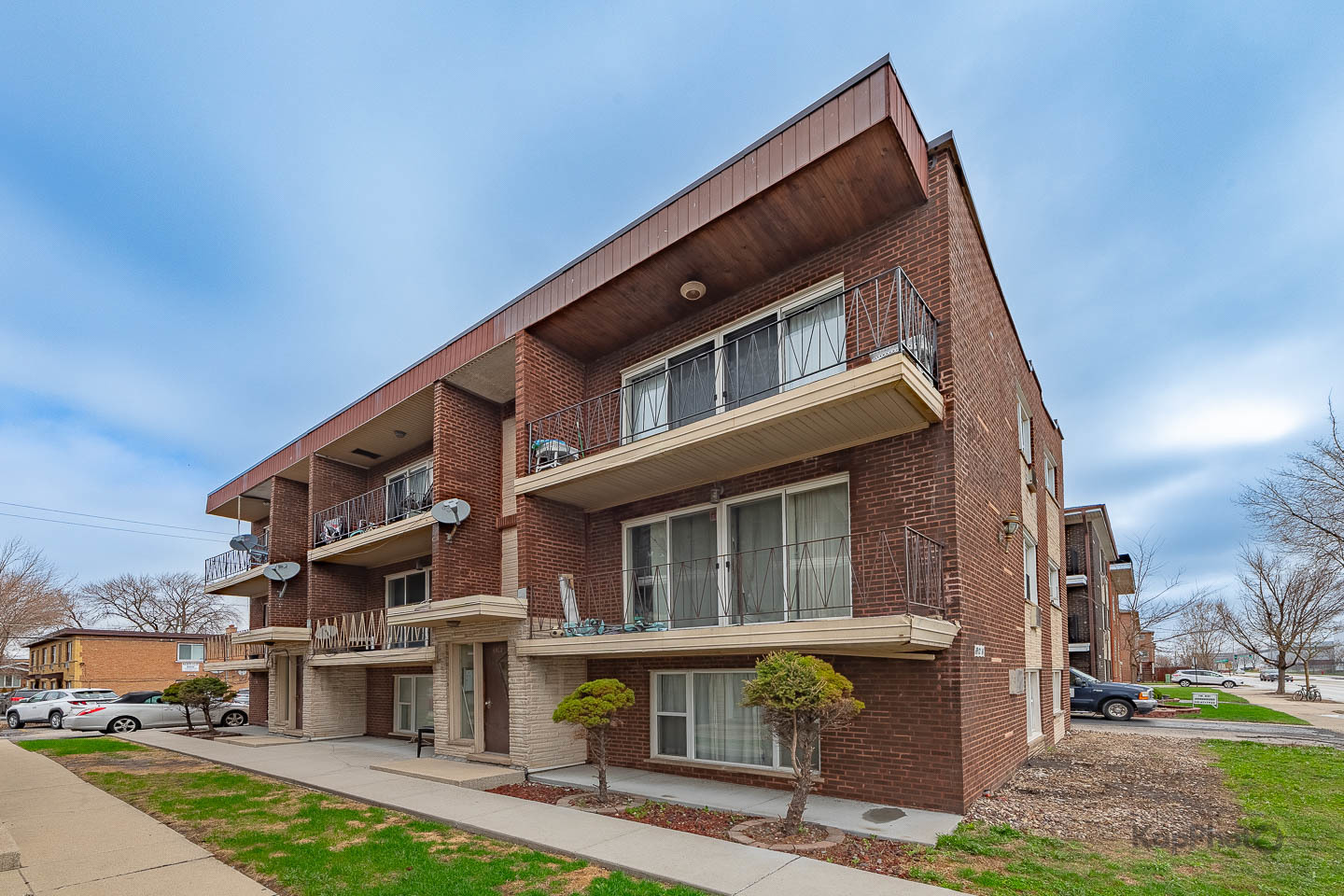 6914 West 65th Street, Unit 7 Chicago, IL 60638 - Photo 2 of 28 a front view of a building with street