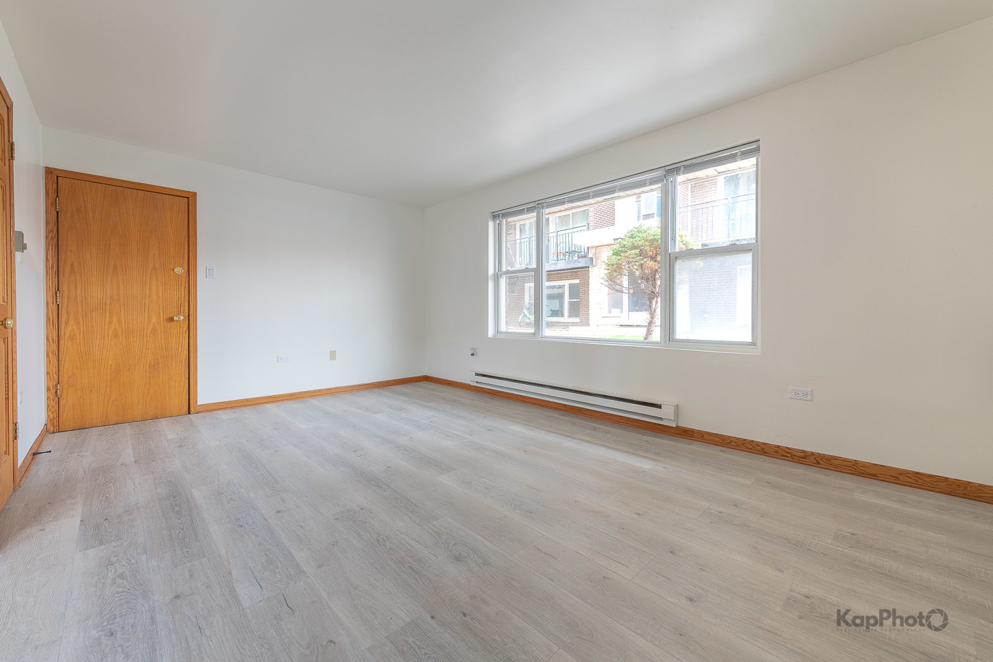 6914 West 65th Street, Unit 7 Chicago, IL 60638 - Photo 4 of 28 an empty room with wooden floor and windows