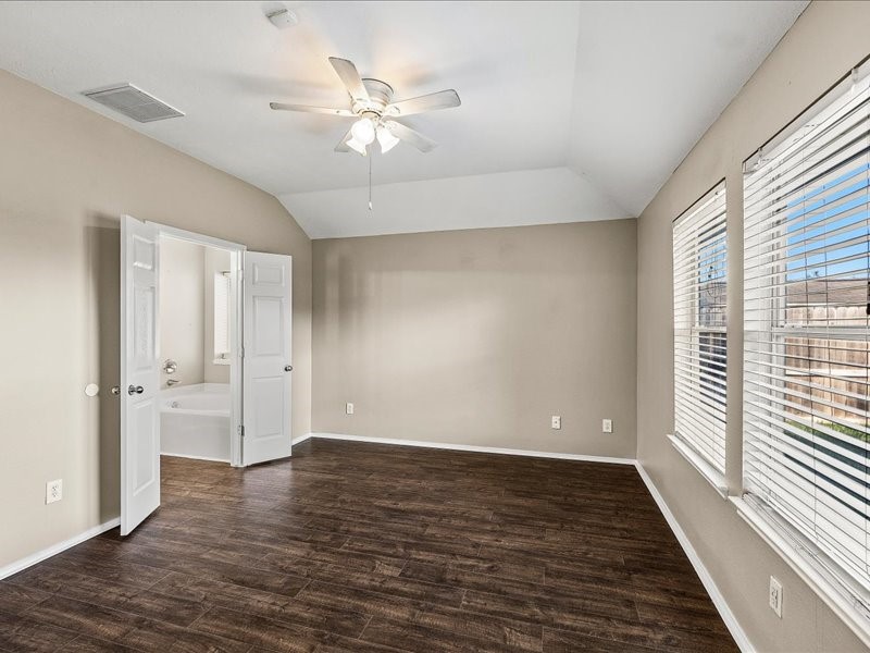 167 Rustic Colony Lane Dickinson, TX 77539 - Photo 12 of 32 Gallery Image 12