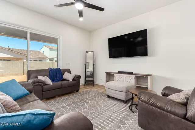 $3,900 | 10112 East Trent Avenue, Mesa, AZ 85212