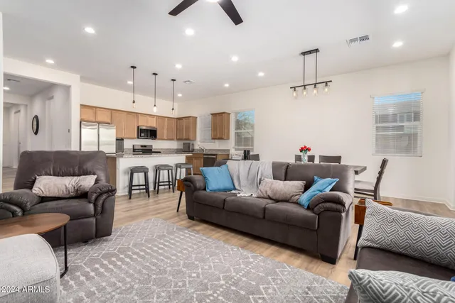 $3,900 | 10112 East Trent Avenue, Mesa, AZ 85212