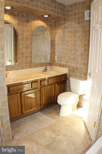 8023 Rocky Run Road Gainesville, VA 20155 - Photo 22 of 30 Master double vanity