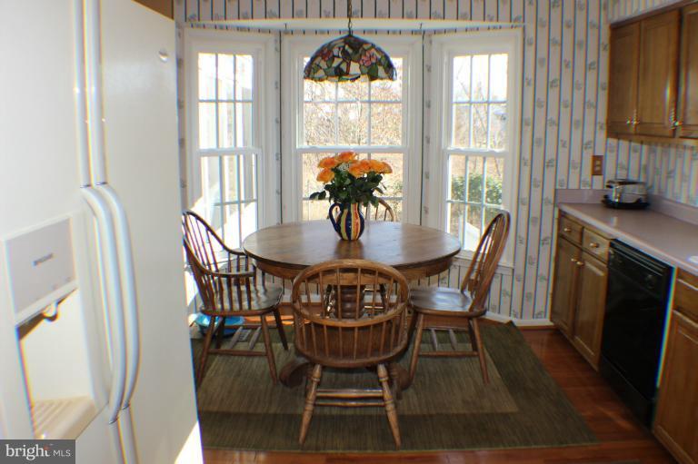8023 Rocky Run Road Gainesville, VA 20155 - Photo 24 of 30 Kitchen eating space with walk in bay window