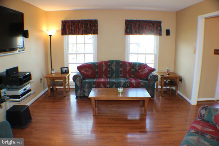 8023 Rocky Run Road Gainesville, VA 20155 - Photo 27 of 30 Living Room