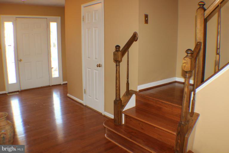 8023 Rocky Run Road Gainesville, VA 20155 - Photo 6 of 30 Front Foyer and Hall