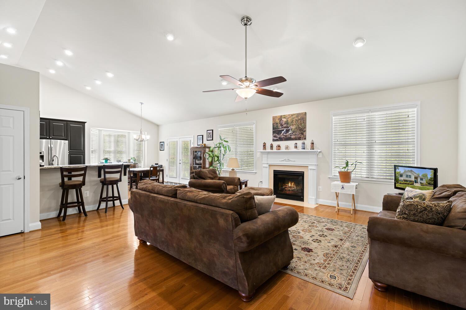6686 Kelly Road Warrenton, VA 20187 - Photo 6 of 37 Cozy living room
