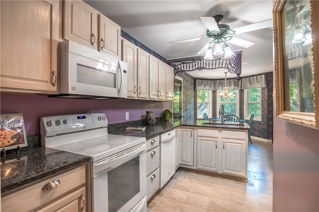 301 Lakeside Drive Seneca, SC 29672 - Photo 13 of 37