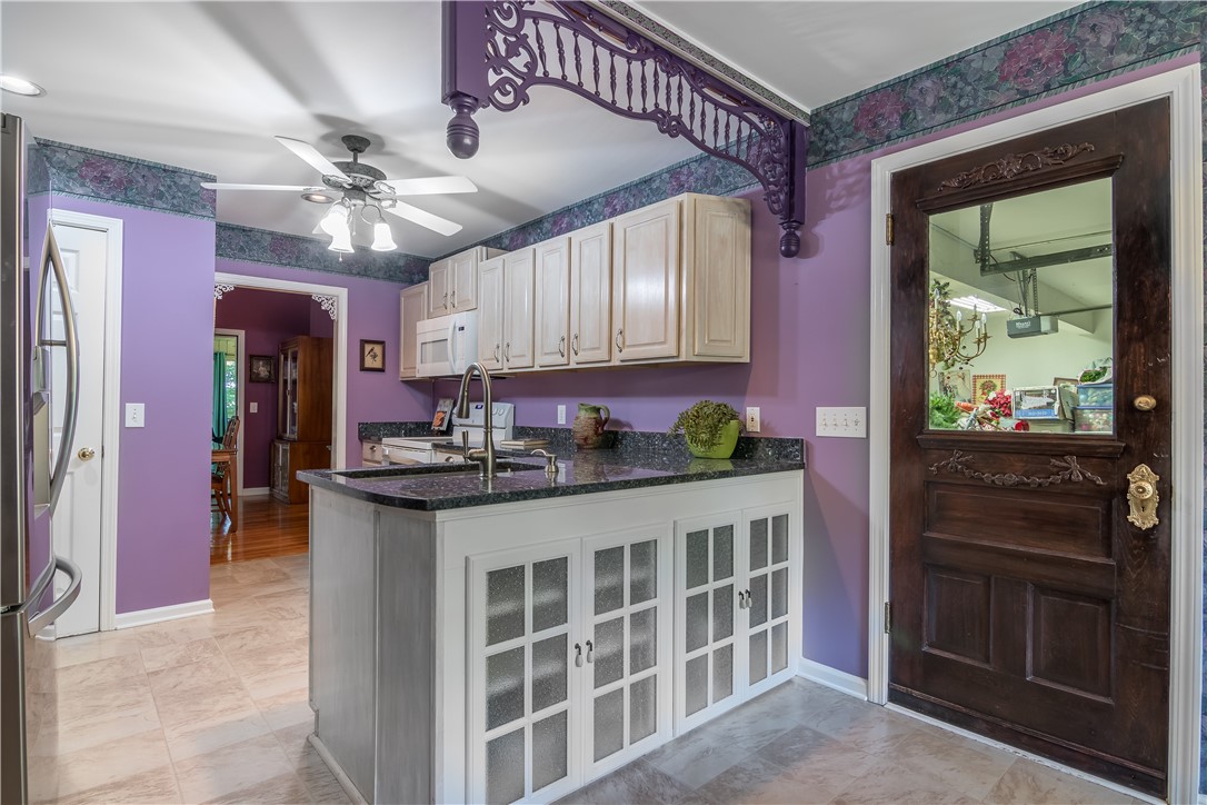 301 Lakeside Drive Seneca, SC 29672 - Photo 14 of 37