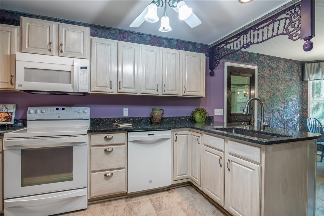 301 Lakeside Drive Seneca, SC 29672 - Photo 15 of 37