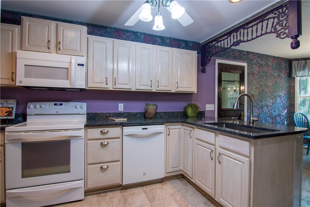 301 Lakeside Drive Seneca, SC 29672 - Photo 16 of 37