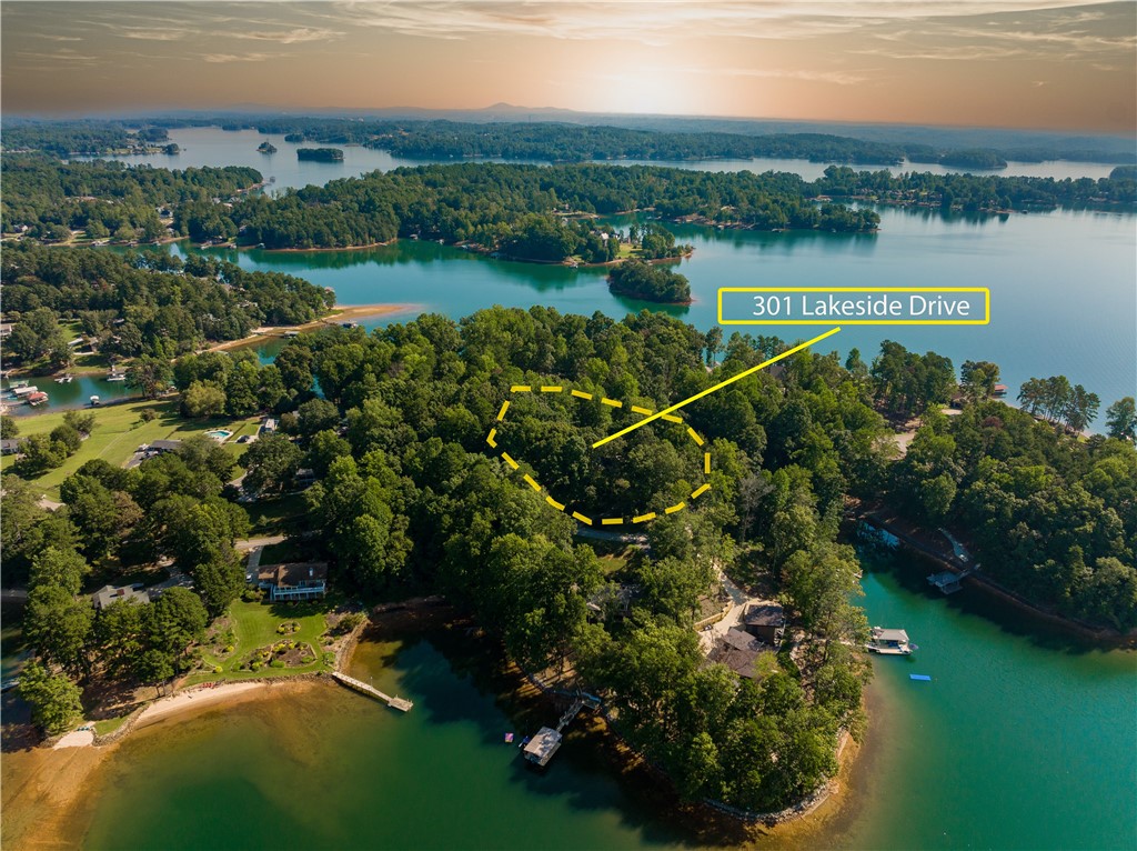 301 Lakeside Drive Seneca, SC 29672 - Photo 3 of 37