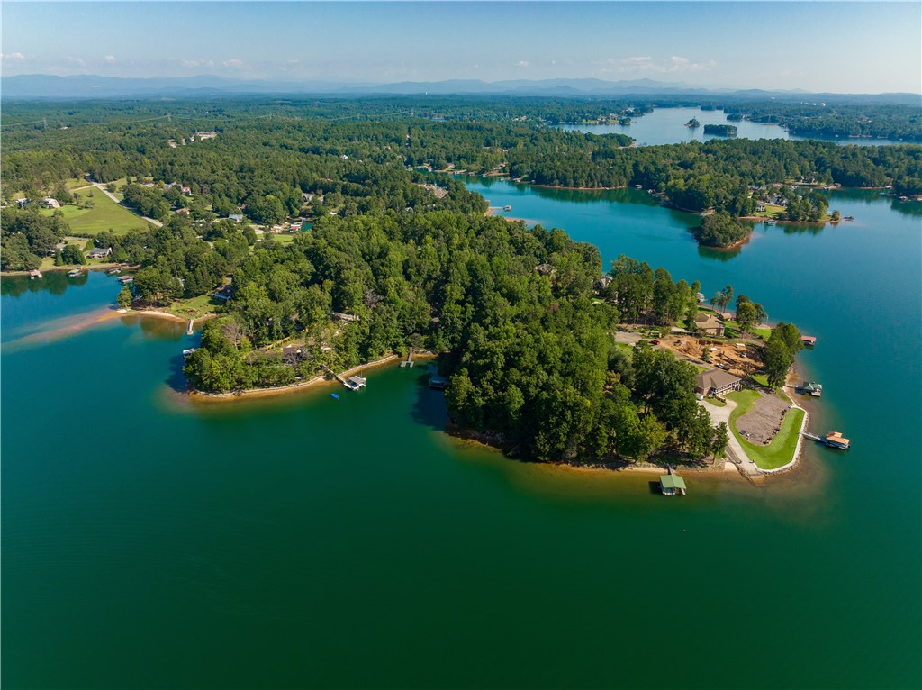 301 Lakeside Drive Seneca, SC 29672 - Photo 4 of 37