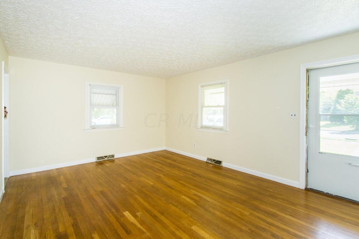 111 North Kellner Road Columbus, OH 43209 - Photo 5 of 40 Living Room Northeast View