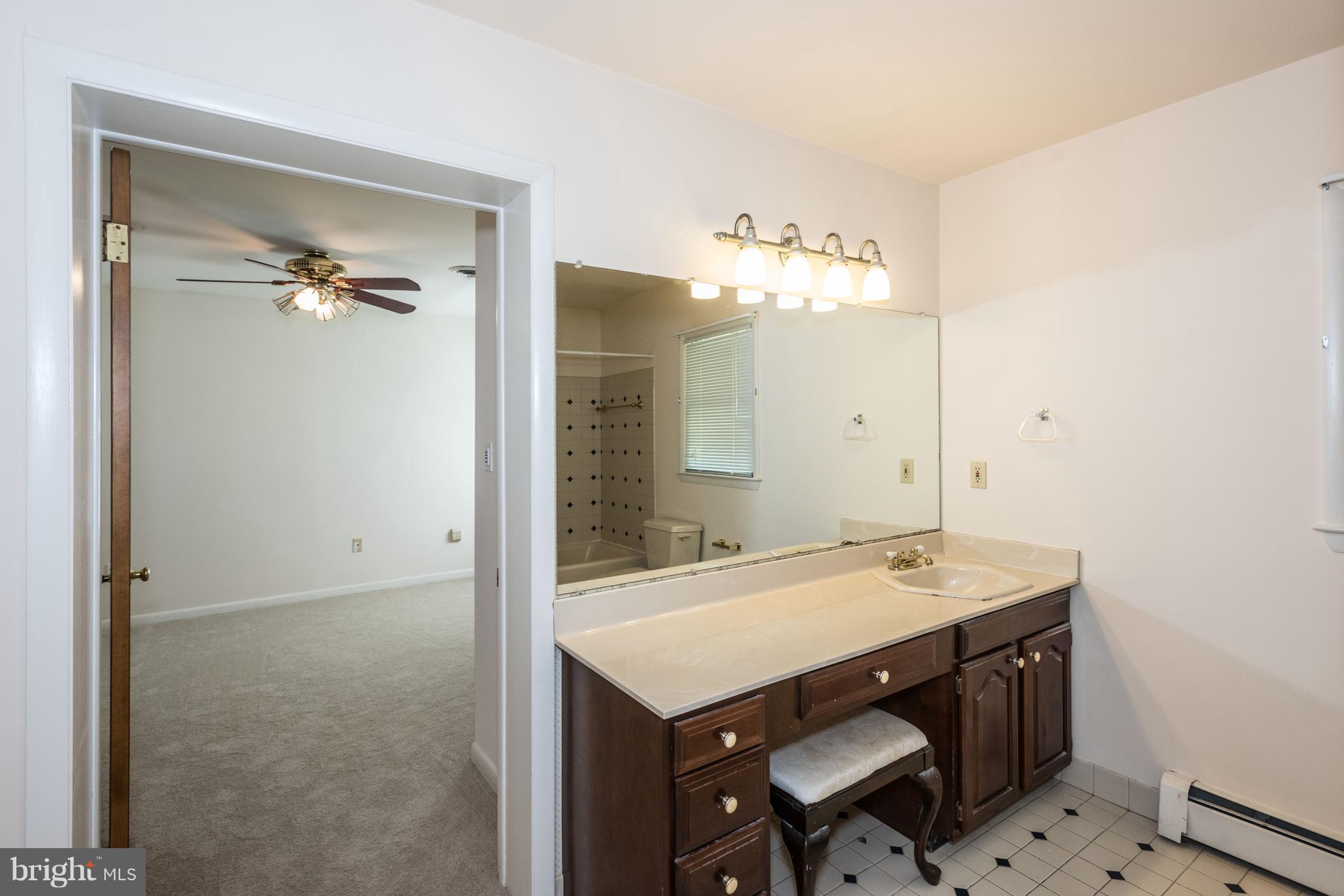 223 Hook Road Westminster, MD 21157 - Photo 8 of 27 Bath (Master)