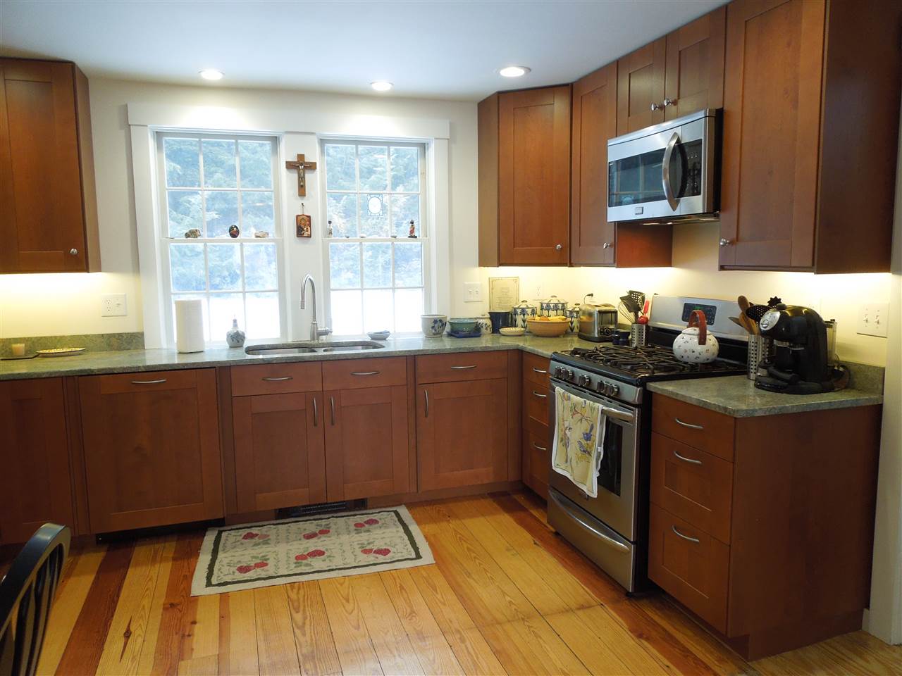446 Hurricane Road Keene, NH 03431 - Photo 2 of 20