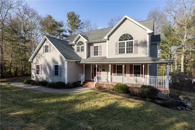 $949,900 | 47 Wooded Grove Circle, South Kingstown, RI 02892