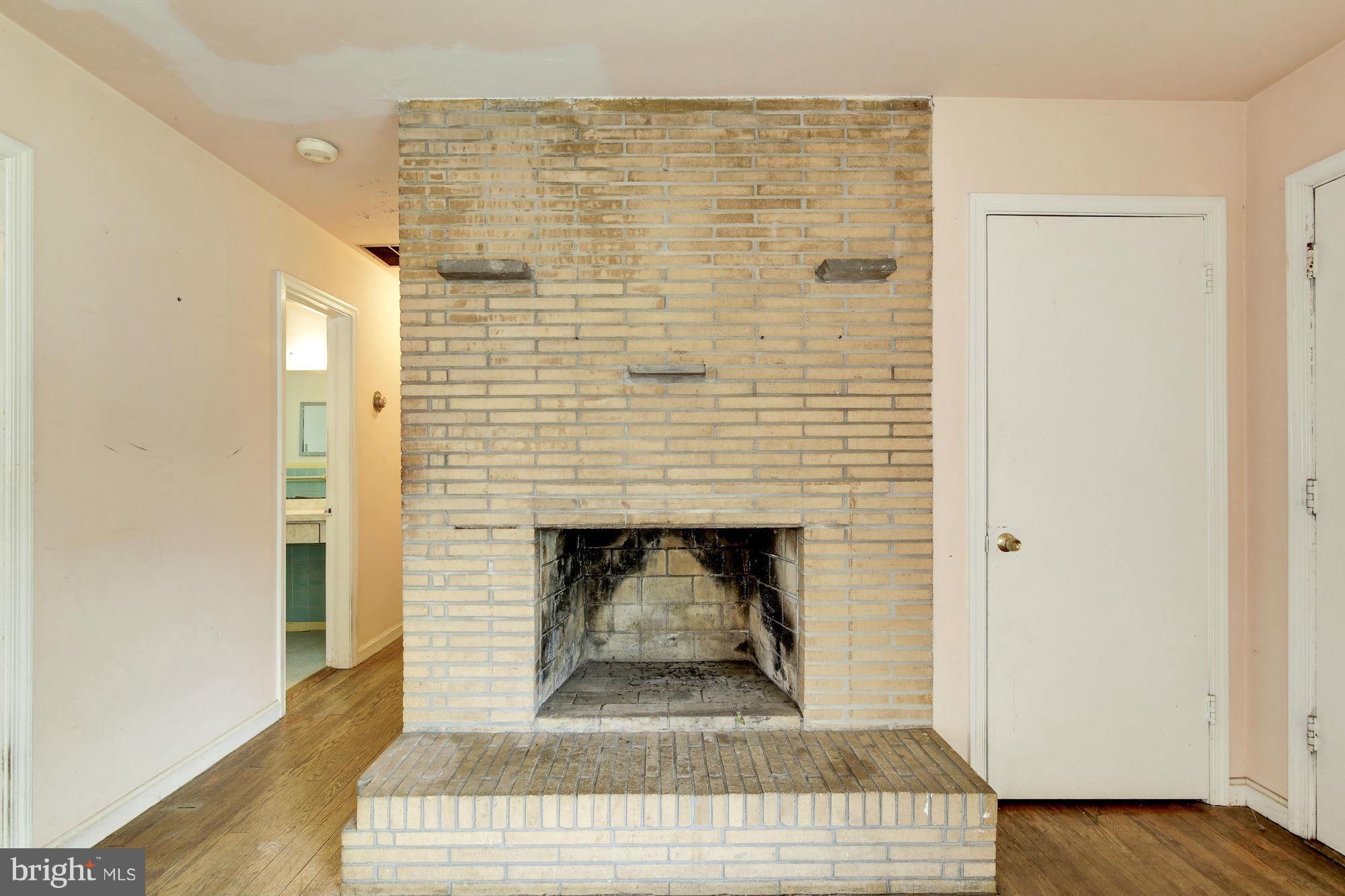 2921 Sayre Road Fairfax, VA 22031 - Photo 16 of 30 Living Room