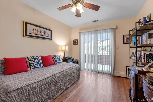 $960,000 | 100 Baker Court, Unit 113, Island Park, NY 11558