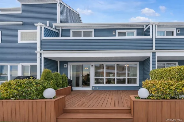 $960,000 | 100 Baker Court, Unit 113, Island Park, NY 11558