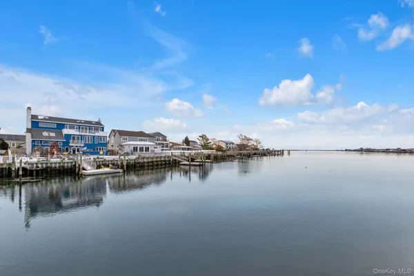$960,000 | 100 Baker Court, Unit 113, Island Park, NY 11558