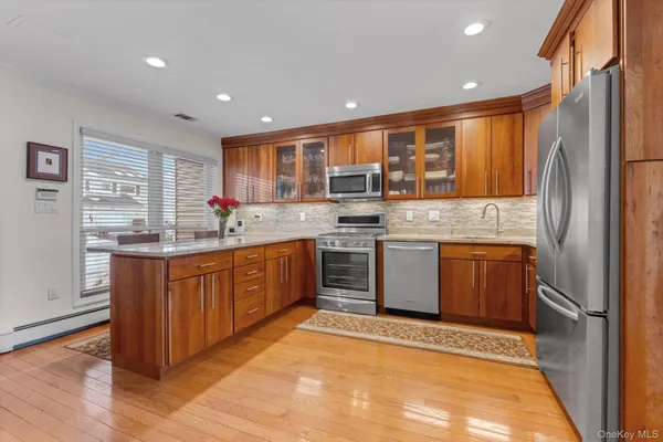 $960,000 | 100 Baker Court, Unit 113, Island Park, NY 11558