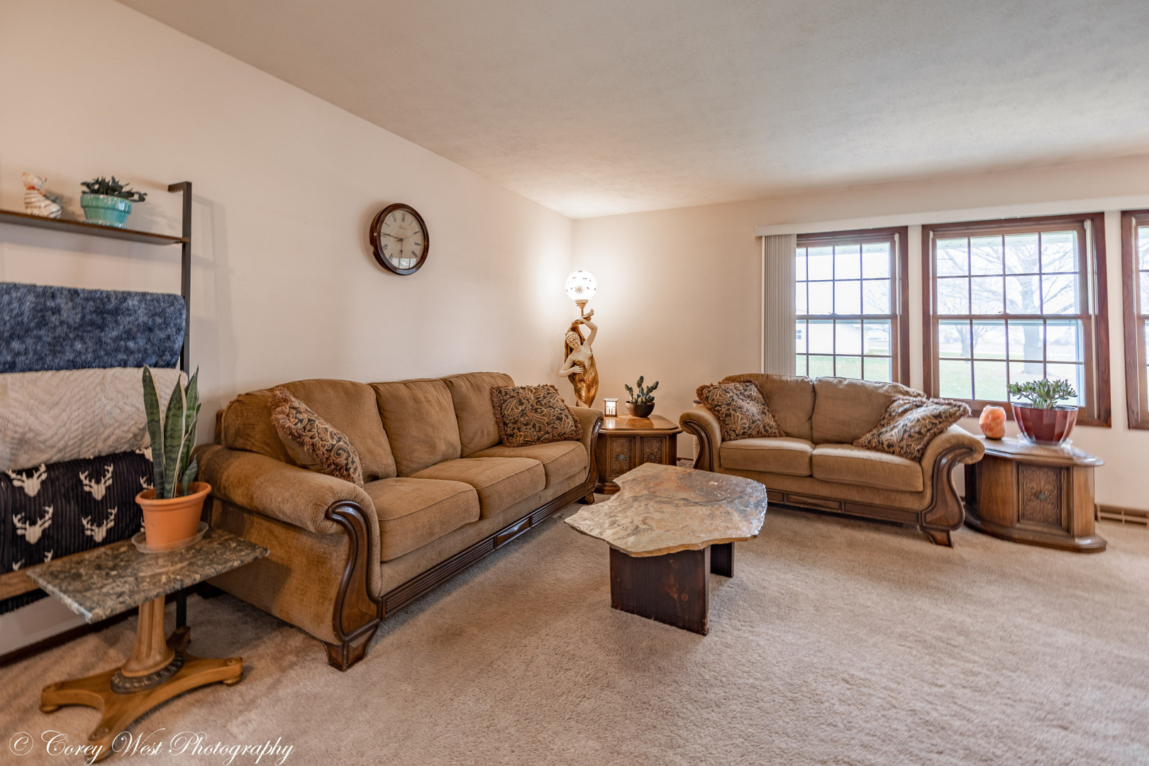 6790 Cherry Valley Road Kingston, IL 60145 - Photo 7 of 44 a living room with furniture