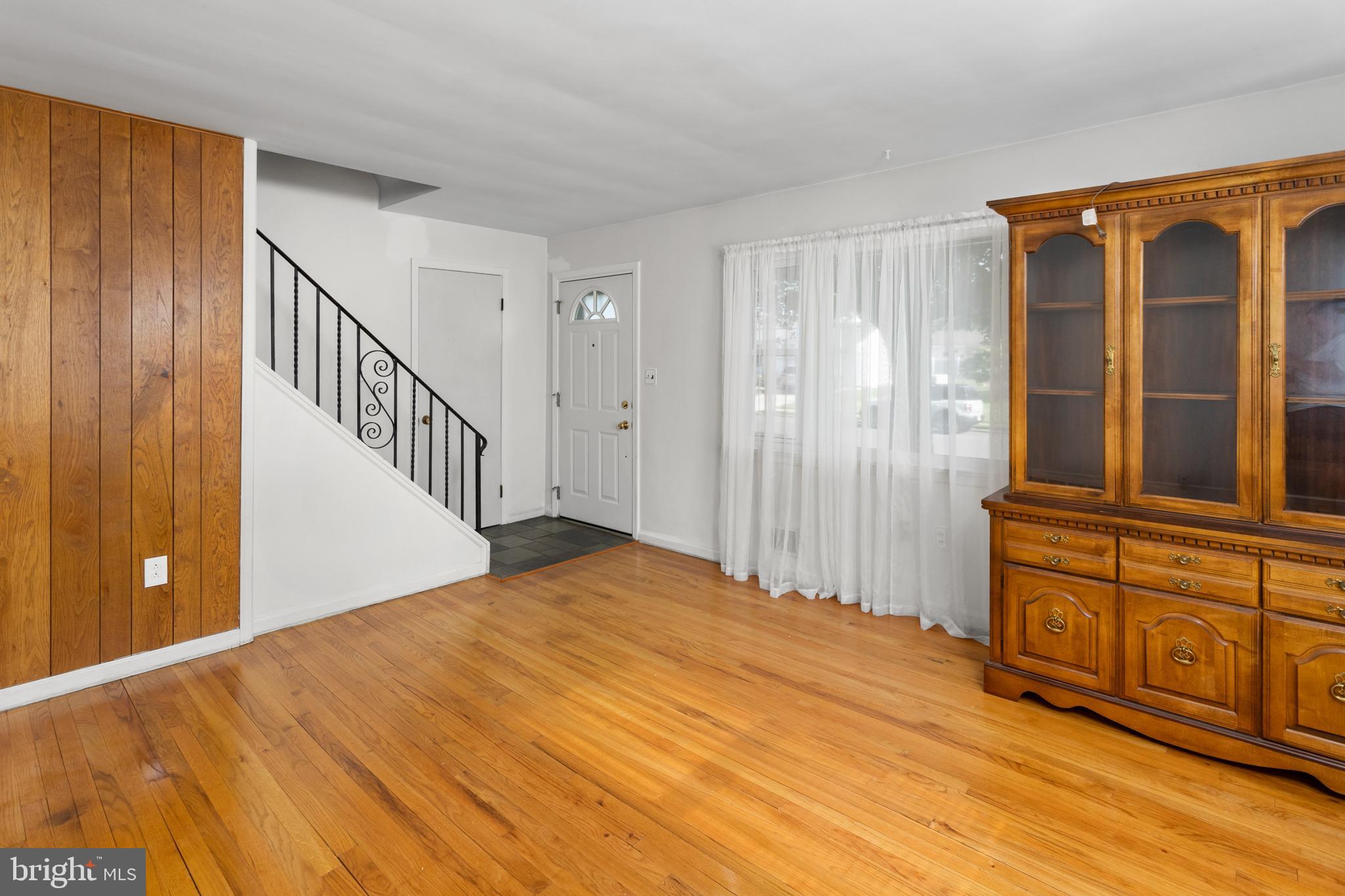 20 Doreen Road Hamilton, NJ 08690 - Photo 5 of 25 Living Room