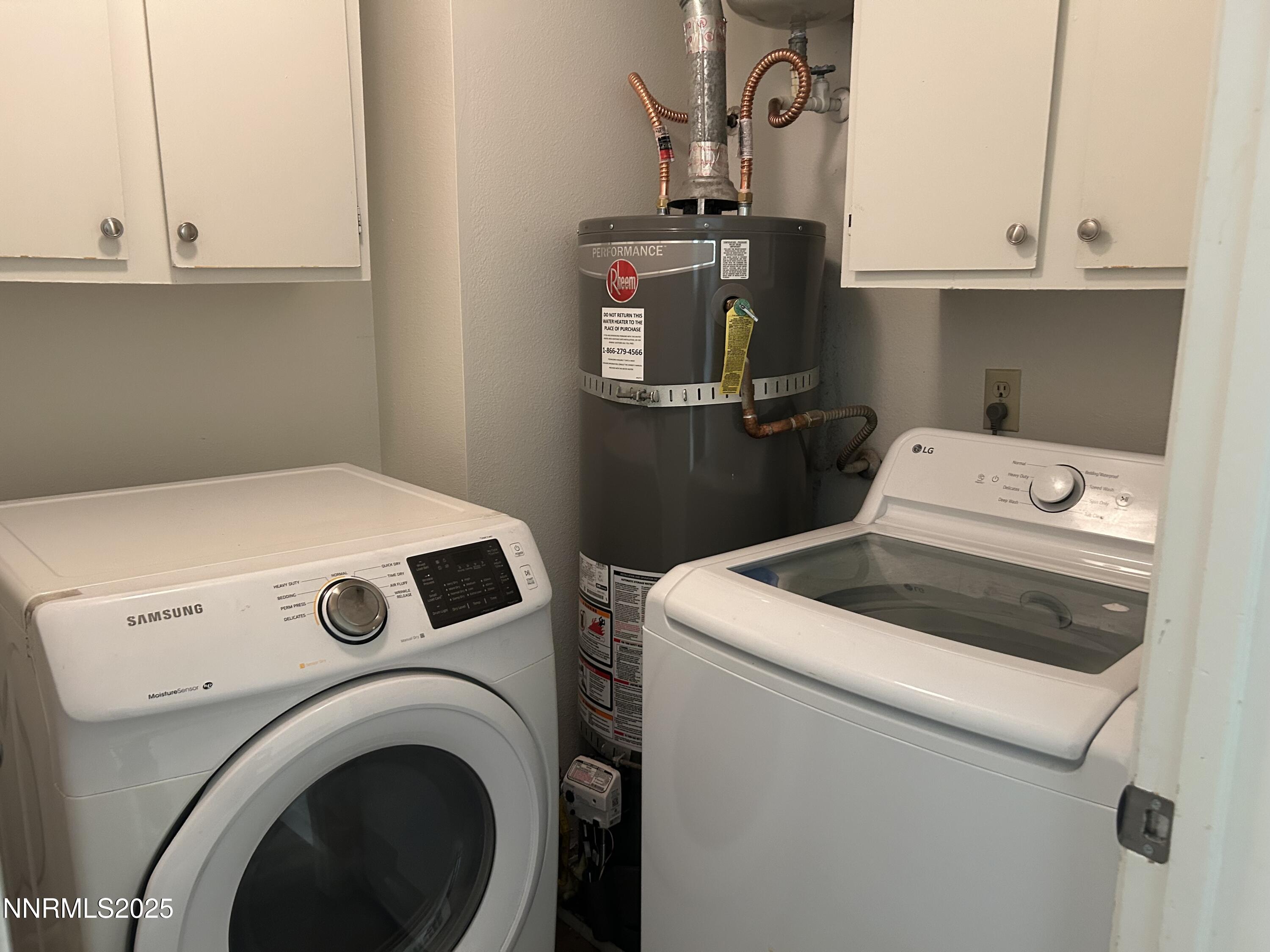 6780 Peppermint Drive Reno, NV 89506 - Photo 14 of 16 a utility room with dryer and washer