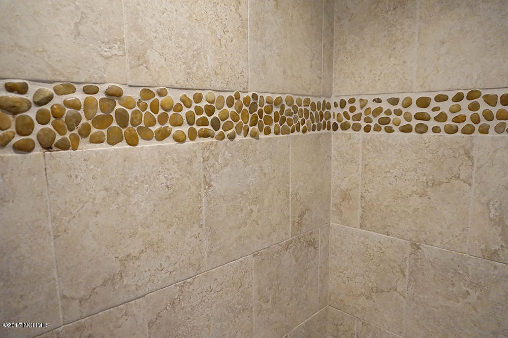 204 Beawood Road Wilmington, NC 28411 - Photo 12 of 29 12-hall_bath_shower_detail