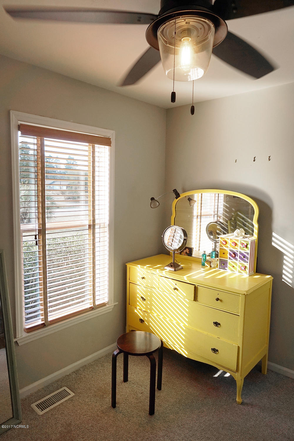 204 Beawood Road Wilmington, NC 28411 - Photo 15 of 29 15-2nd_bedroom_window