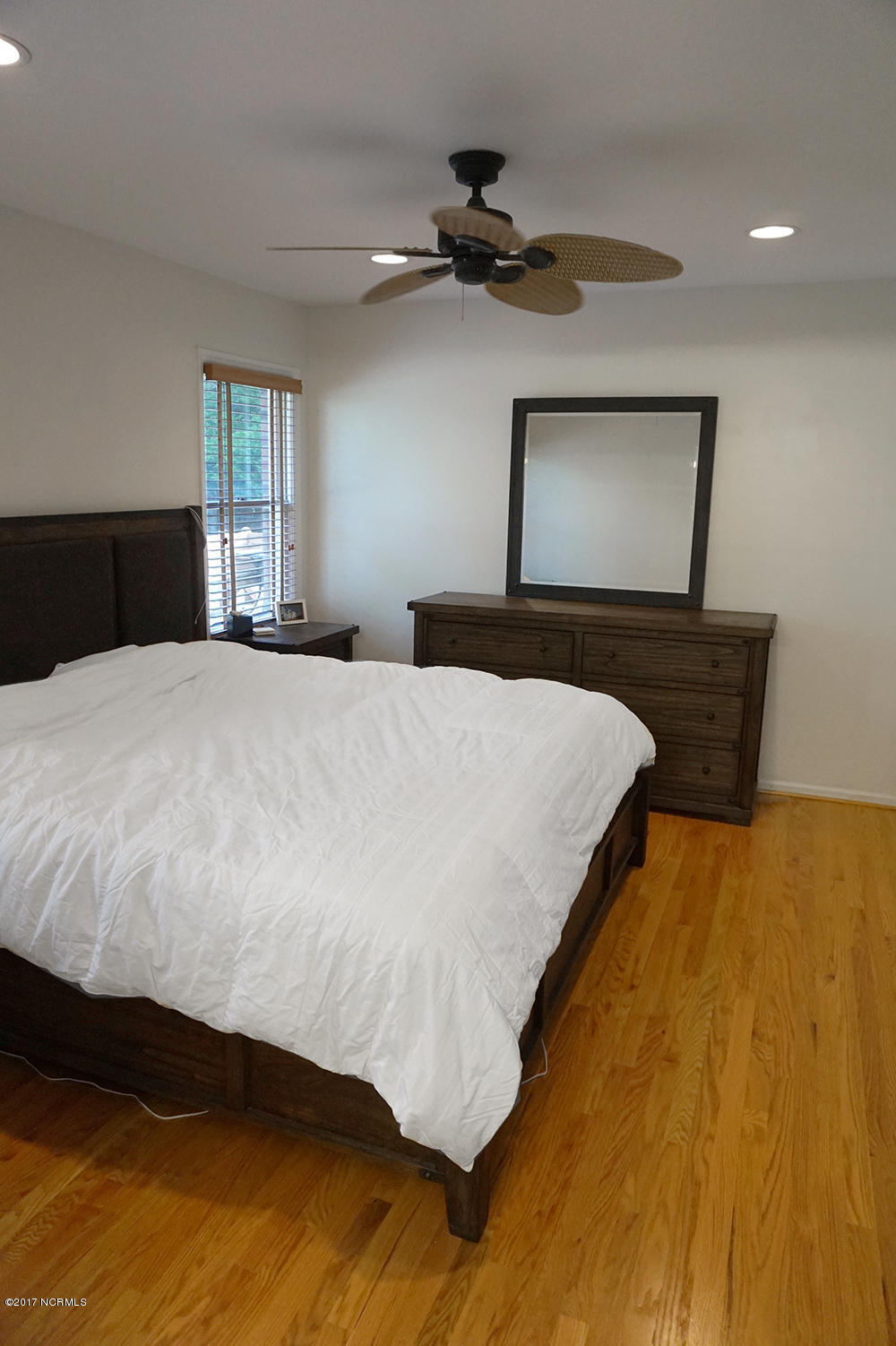 204 Beawood Road Wilmington, NC 28411 - Photo 19 of 29 19-master_bedroom_from_vanity