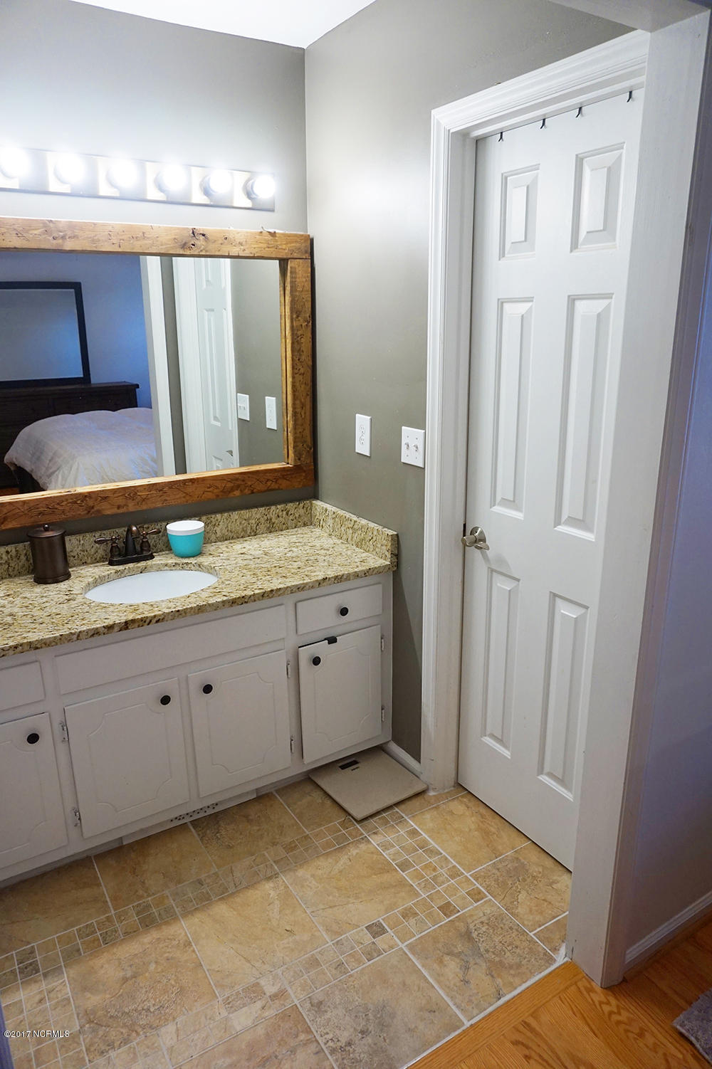 204 Beawood Road Wilmington, NC 28411 - Photo 20 of 29 20-master_closet_door