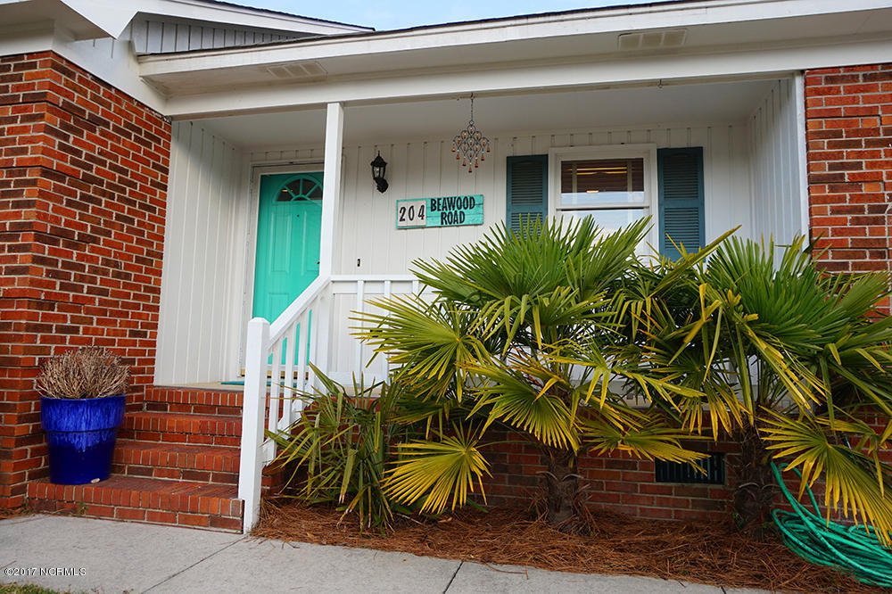 204 Beawood Road Wilmington, NC 28411 - Photo 2 of 29 2-front_porch_from_steps