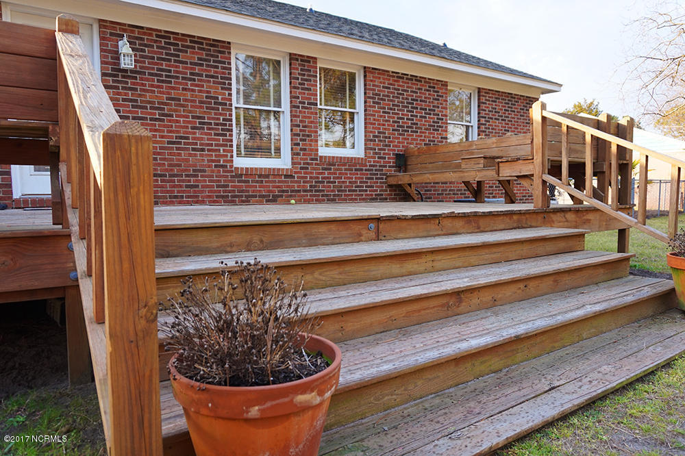 204 Beawood Road Wilmington, NC 28411 - Photo 24 of 29 24-back_deck