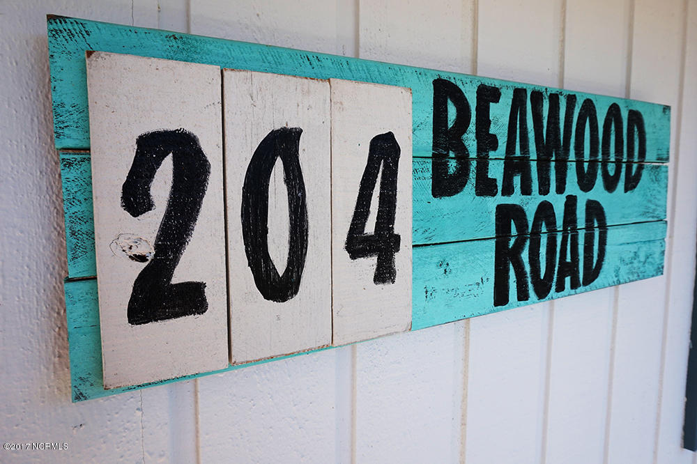 204 Beawood Road Wilmington, NC 28411 - Photo 4 of 29 4-front_sign