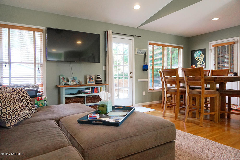 204 Beawood Road Wilmington, NC 28411 - Photo 7 of 29 7-living_to_dining_wide