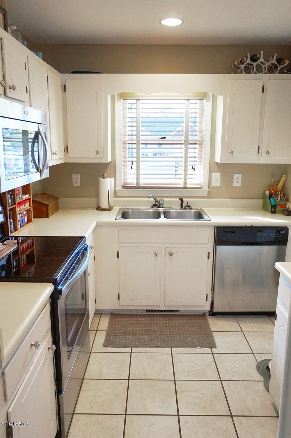 204 Beawood Road Wilmington, NC 28411 - Photo 8 of 29 8-kitchen_from_dining