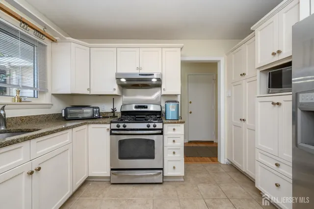 $399,900 | 4 Hickory Hill Drive, Ewing, NJ 08618