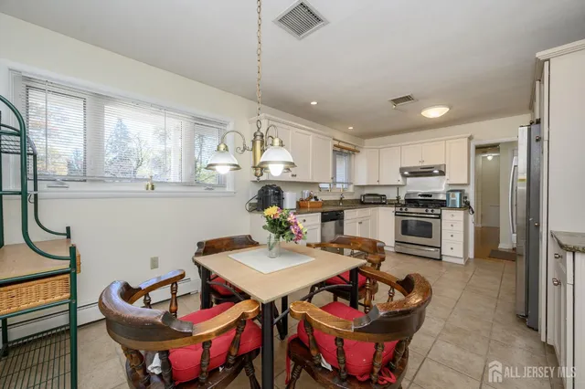 $399,900 | 4 Hickory Hill Drive, Ewing, NJ 08618