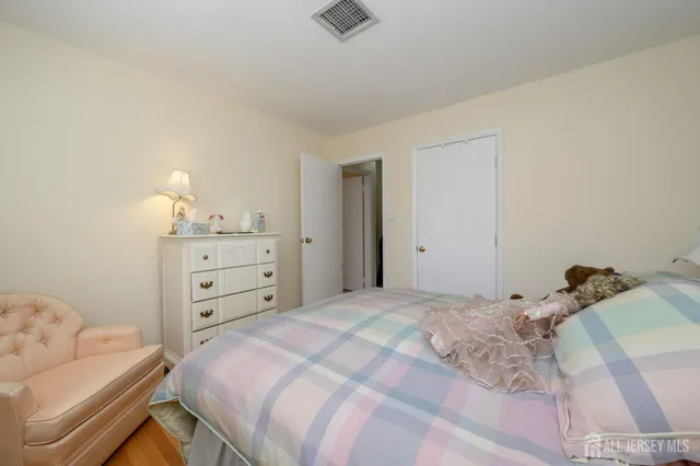 $399,900 | 4 Hickory Hill Drive, Ewing, NJ 08618