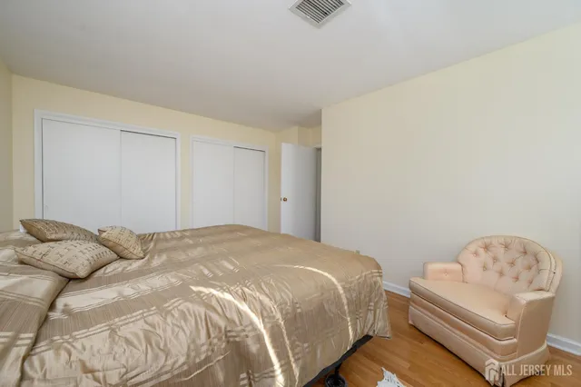 $399,900 | 4 Hickory Hill Drive, Ewing, NJ 08618